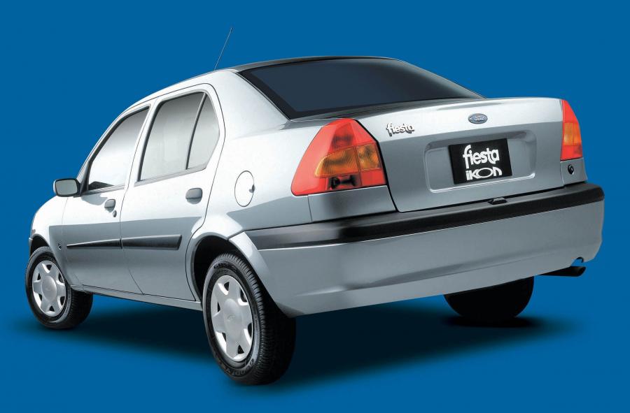  Ford Fiesta 2000 года  (фото 39 из 40)